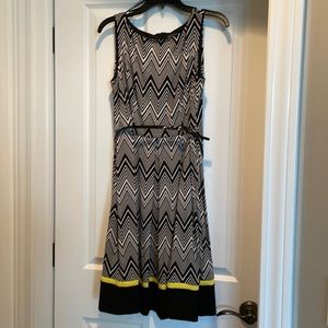 Like new!  Jessica Howard size 12 dress with beautiful print!